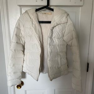 Hollister white puffer jacket. Size S
